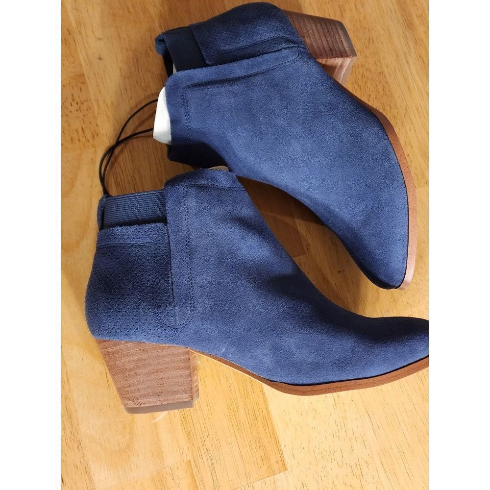 Violet & Red Canyon Suede Bootie, Size 7n Navy NWT